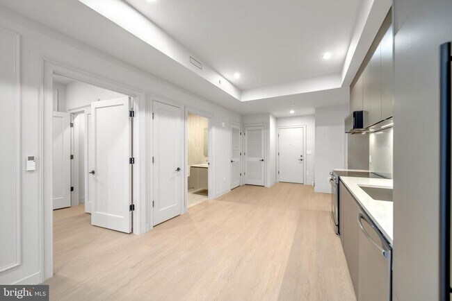 Building Photo - 2121 Ward Pl NW