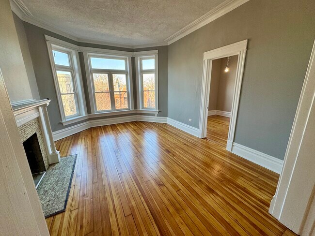 Building Photo - 1331 N Maplewood Ave