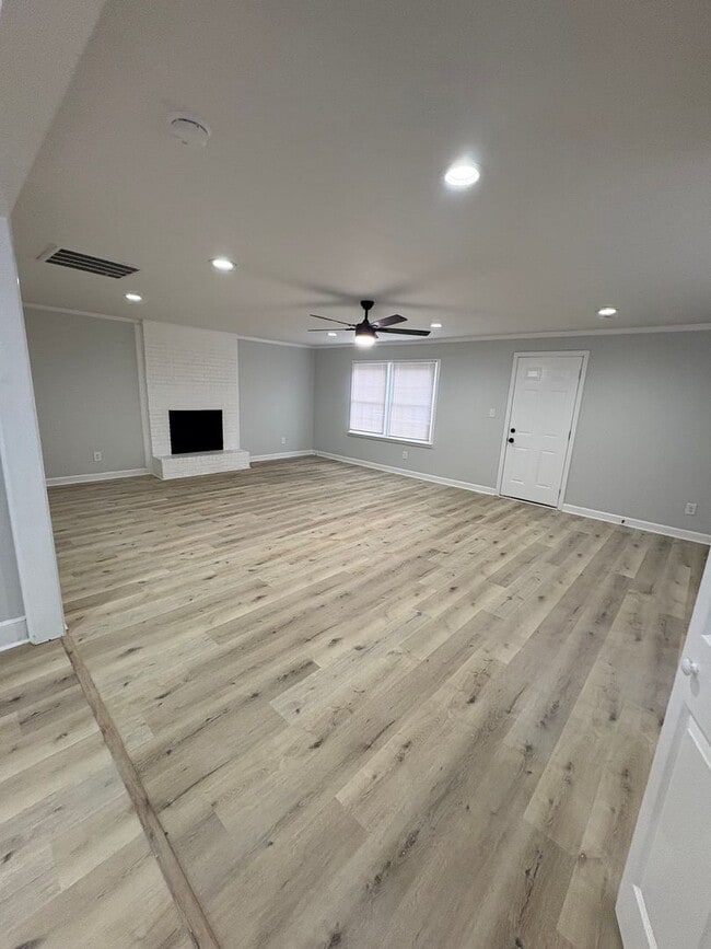 Building Photo - Freshly Renovated Home in Greensboro- 3bed/1bath