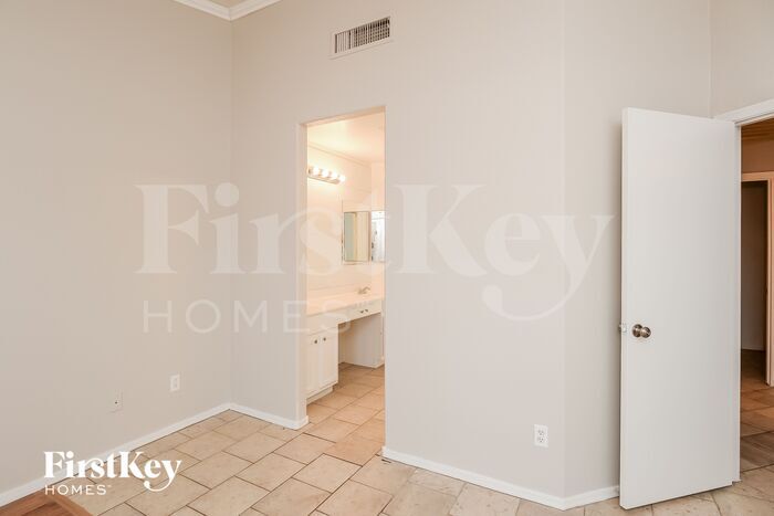 Building Photo - 755 S Del Rancho