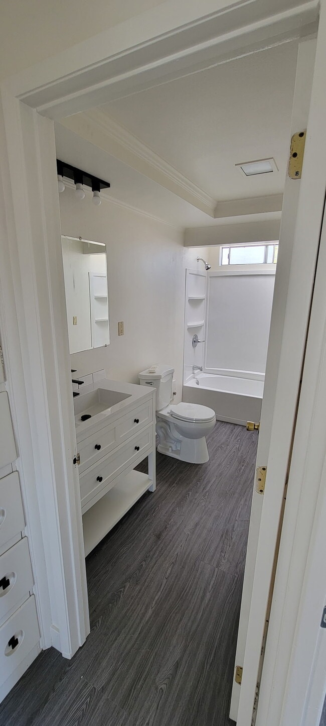 Building Photo - 610 Clay St