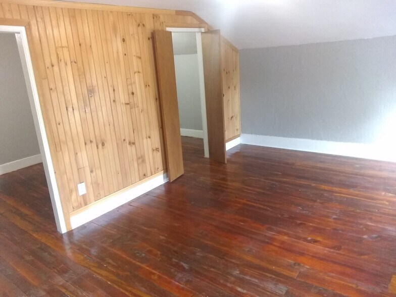 Building Photo - 605 Spring St