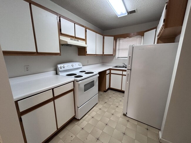 Building Photo - 71 Driftwood Cir