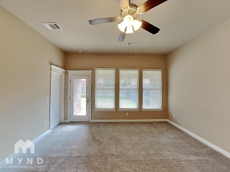 Building Photo - 1012 Merlin Dr