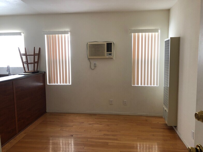 living area - 3611 1/2 W 4th St