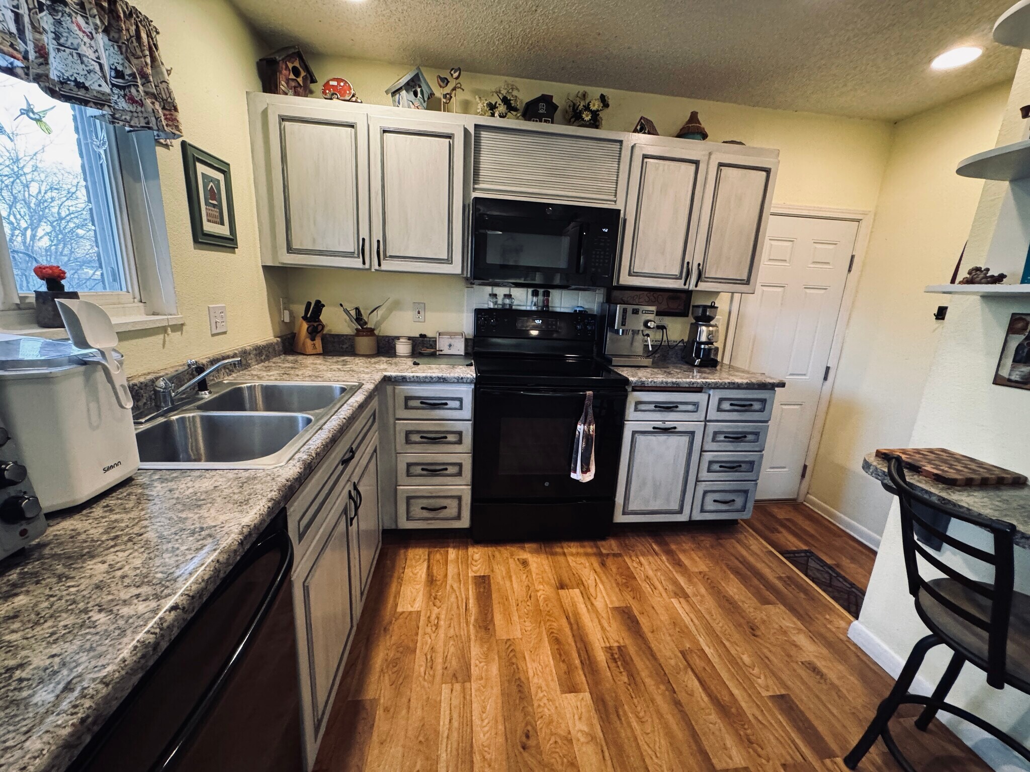 Building Photo - 100 Lawley Dr