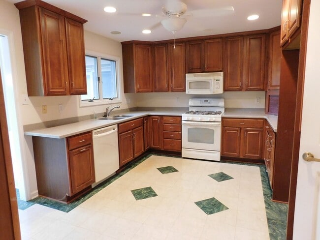 Building Photo - 914 Muirfield Pl