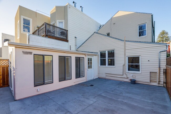 Building Photo - 3 Bed / 2 Bath pet friendly large and sunny unit on 24th St in Noe Valley. YouTube tour!