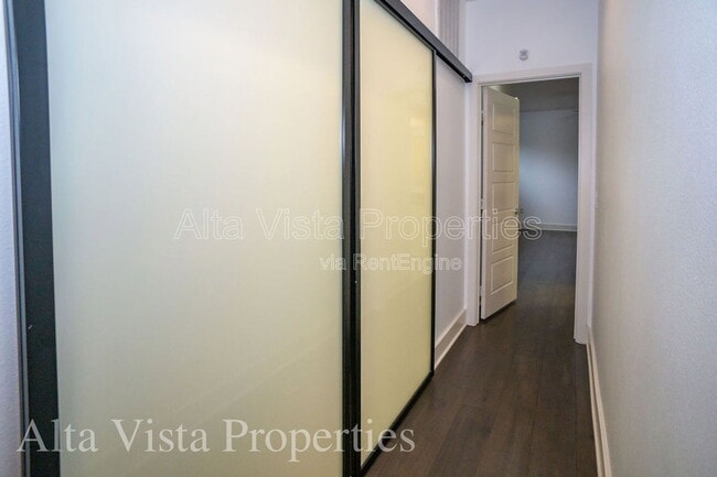 Building Photo - 2549 Aperture Cir