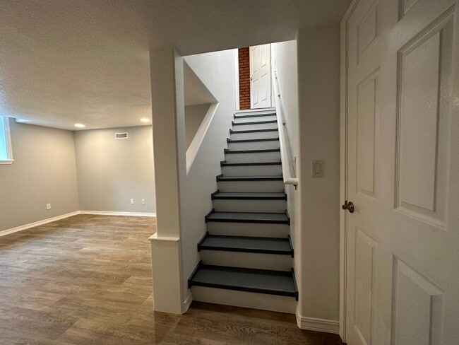 Building Photo - Perfect 4 Bed 2 Bath w/ Finished Basement ...