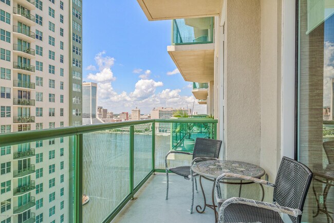 Building Photo - 1431 Riverplace Blvd