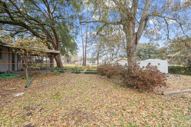 Building Photo - COMING APRIL 1ST!  NEWLY REMODELED HOME!