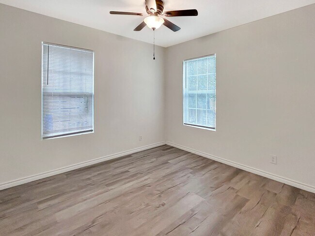 Building Photo - Cozy, Remodeled 2BR with Covered Parking &...
