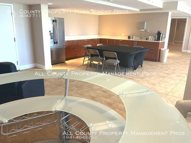 Building Photo - DOWNTOWN PENTHOUSE CONDO WITH CITY VIEW