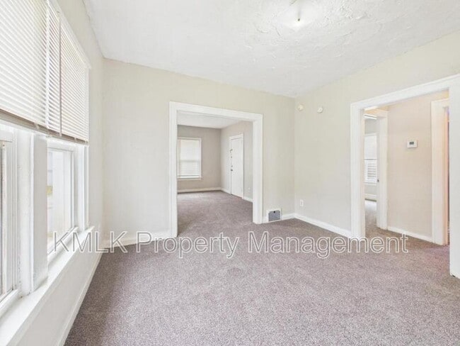 Building Photo - 543 Gage St