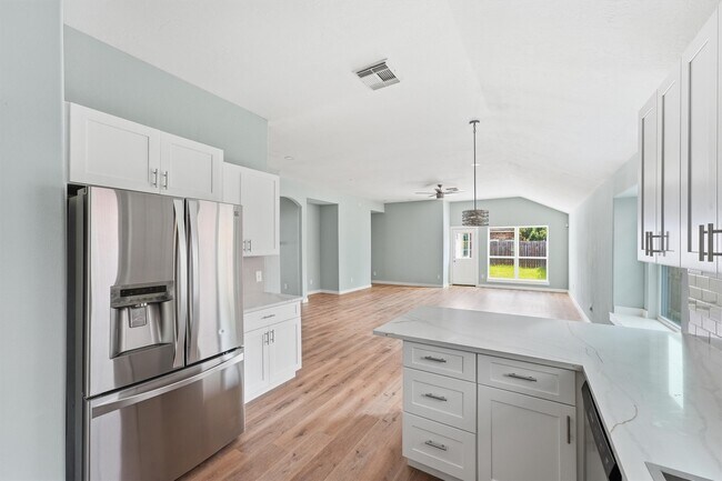 Building Photo - 25414 Barmby Dr