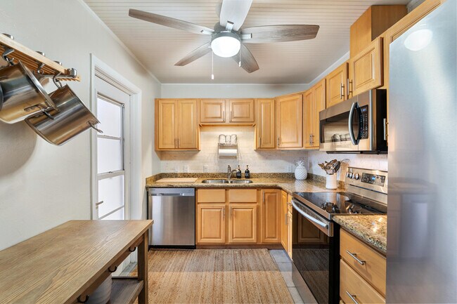 Building Photo - 225 S Beach Rd