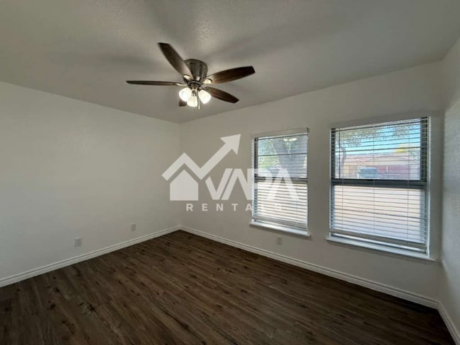 Building Photo - 774 Sawtooth Dr