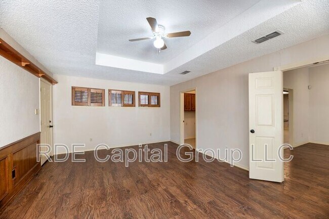 Building Photo - 922 Kingston Dr