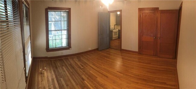 Building Photo - 1501 W 40th St