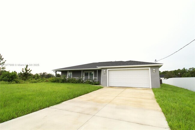 Primary Photo - 555 Oakshire Ln