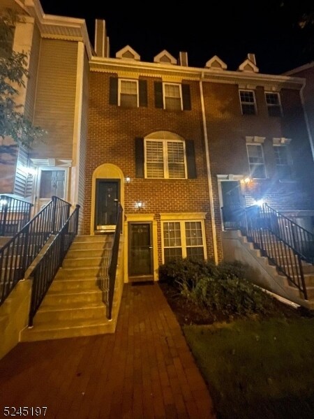 Primary Photo - 152 Cottonwood St
