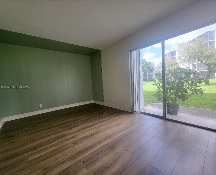 Building Photo - 8610 N Sherman Cir