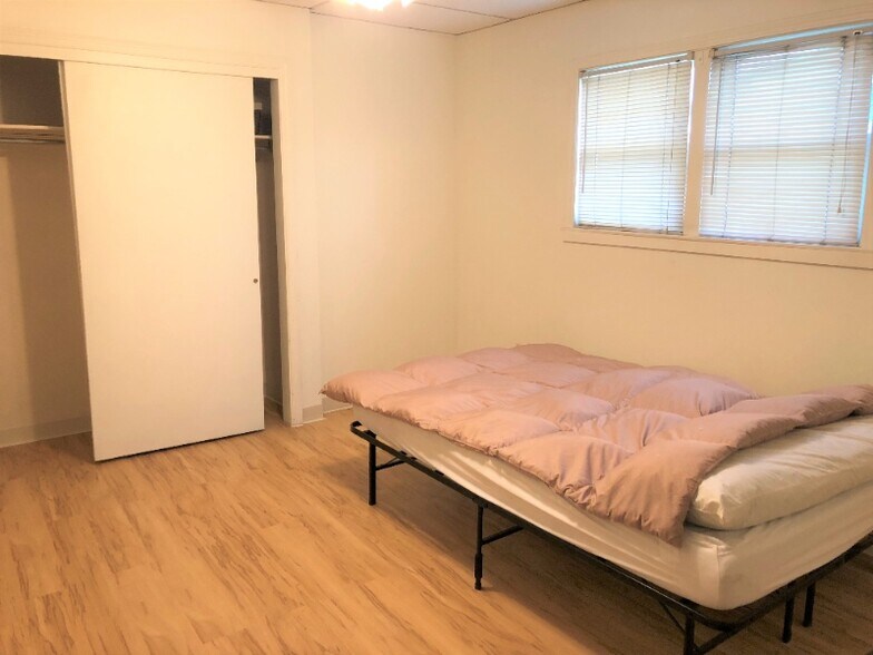 Building Photo - 2419 Beechwood Blvd