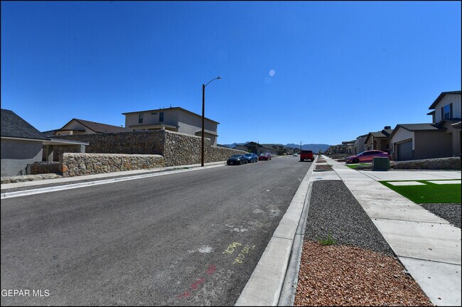 Building Photo - 516 Logwood Ave