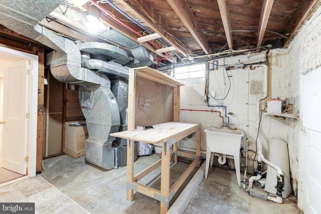 Building Photo - 2308 Mary Baldwin Dr