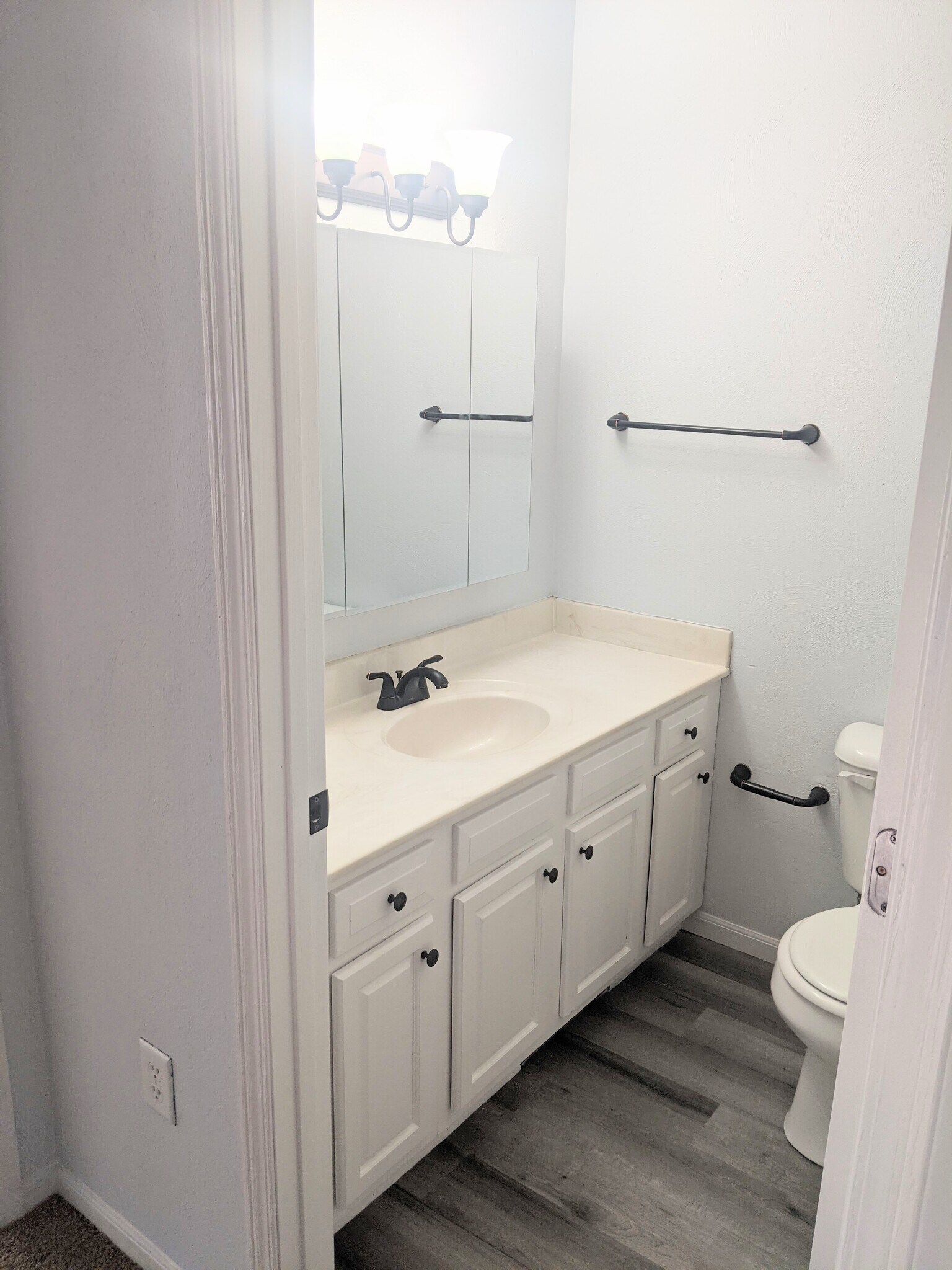 Full Bath - 337 Gilbert Ave