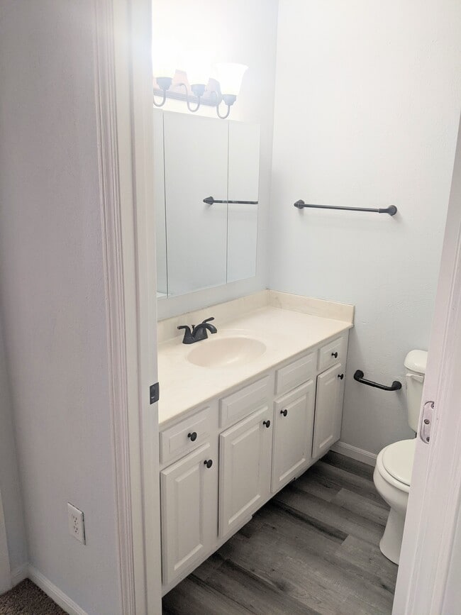 Full Bath - 337 Gilbert Ave