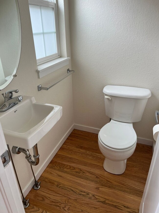 Building Photo - Gorgeous end unit townhome with one car garage and some mountain views!