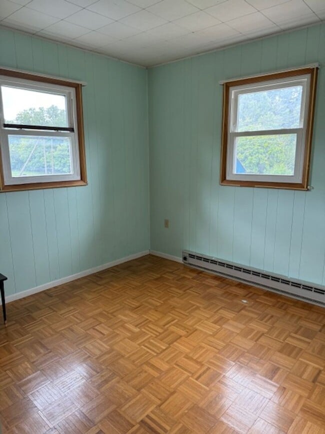 Building Photo - Above Garage Apartment