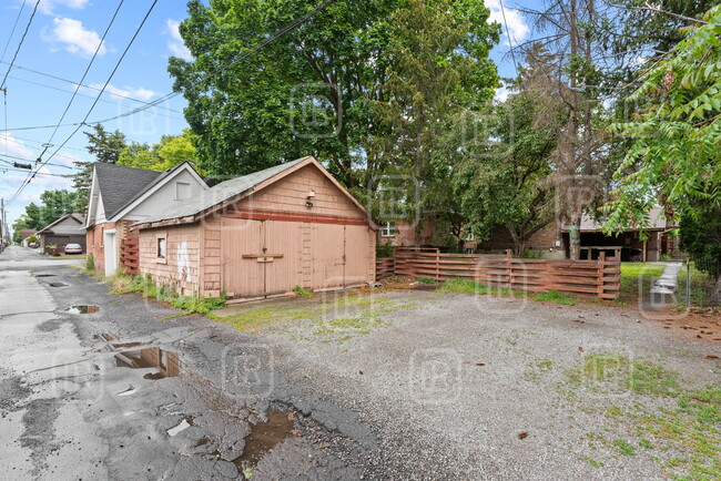 Building Photo - 808 E Mission Ave