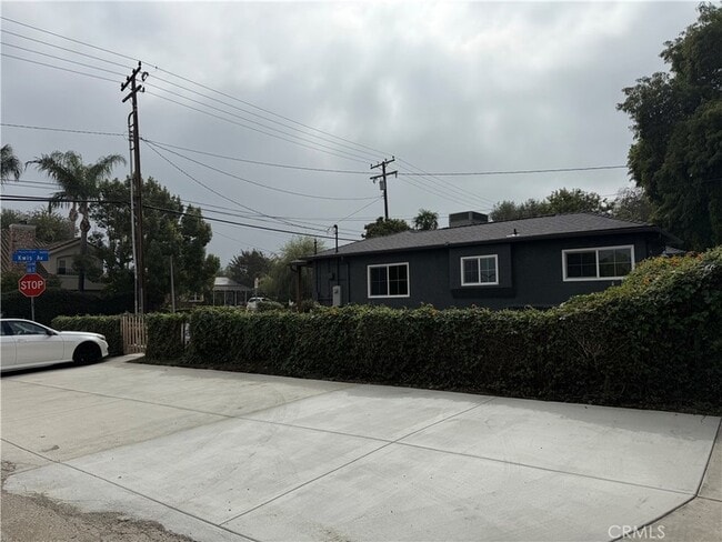 Building Photo - 1633 Kwis Ave