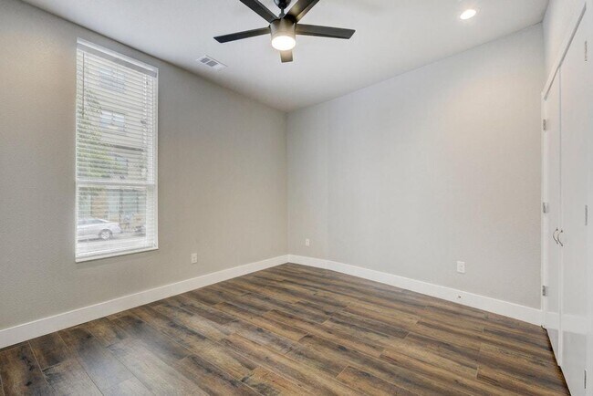 Building Photo - 901 Shoal Cliff Ct