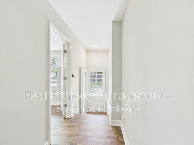 Building Photo - 2306 Kent St