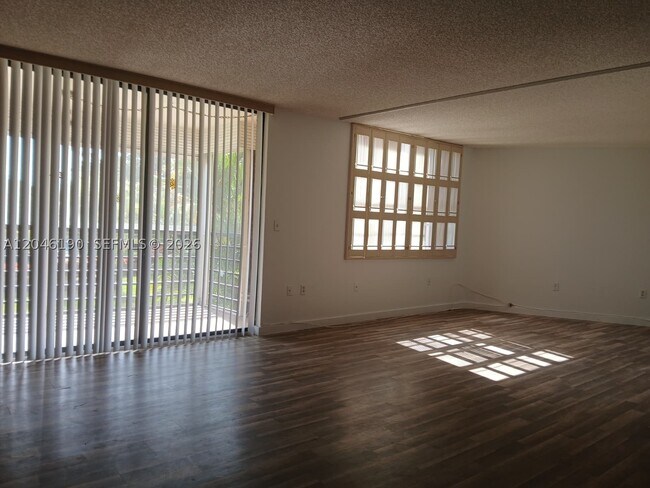 Building Photo - 1300 St Charles Pl