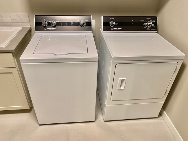 Building Photo - 61357 SE Matthew St