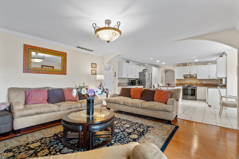 Building Photo - 9602 NE 11th St