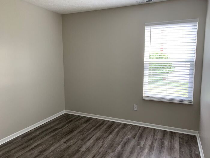 Building Photo - 17733 Cedarbrook Dr