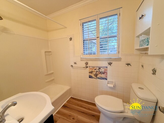 Building Photo - Lovely 4-Bedroom Home Close to Ferry Park!