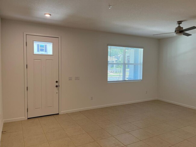 Building Photo - 9815 Walkway Dr