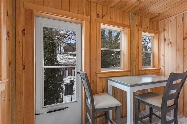 Building Photo - 51 Roslin St