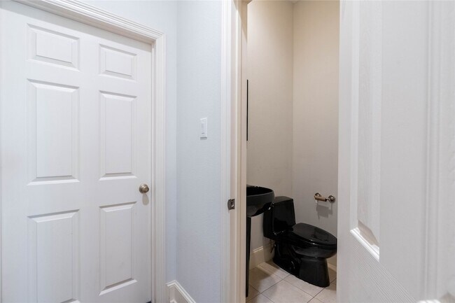 Building Photo - 18119 Frankford Lakes Cir