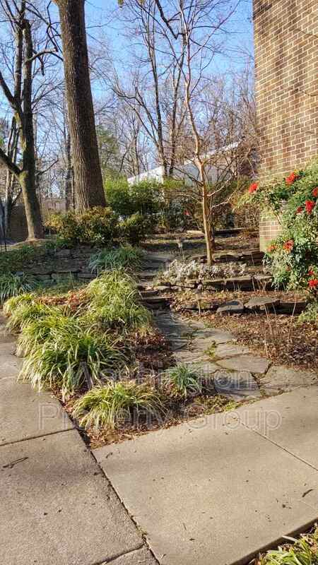 Building Photo - 1670 Wainwright Dr