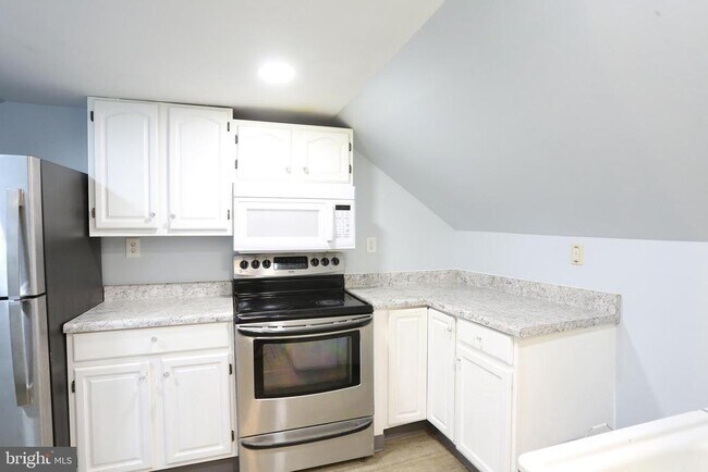 Building Photo - 2319 Perkiomen Ave