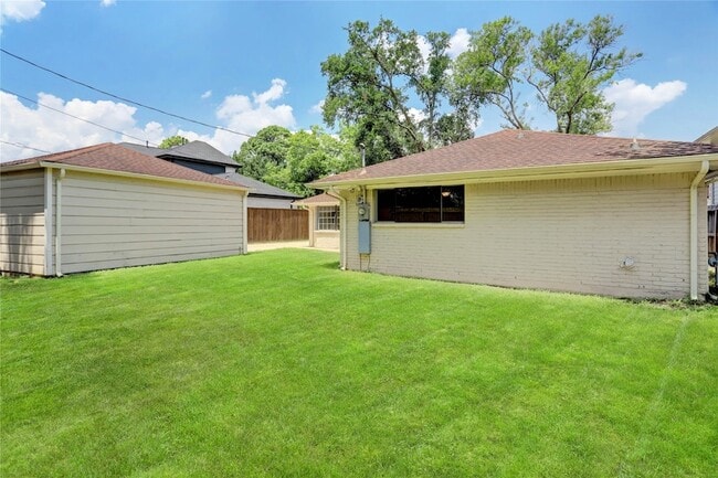 Building Photo - 14035 Myrtlea Dr