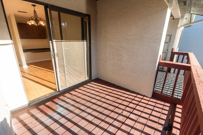 Building Photo - 1335 Airport Dr